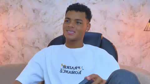 Snapshot of valentino_thompson chatting on 5, 10, 2025 valentino_thompson online show from 5, 10, 2025