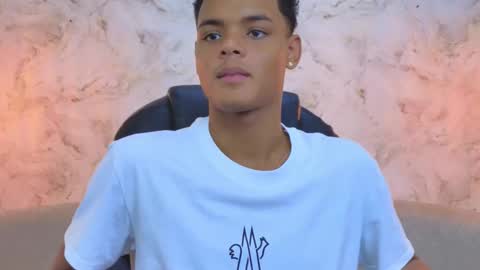 Snapshot of valentino_thompson chatting on 8, 10, 2025 valentino_thompson online show from 8, 10, 2025