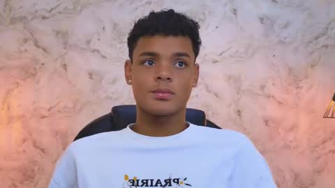 Snapshot of valentino_thompson chatting on 12, 10, 2025 valentino_thompson online show from 12, 10, 2025