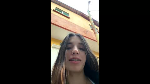 Snapshot of valeria_mendozza chatting on 1, 1, 2025   online show from 1, 1, 2025