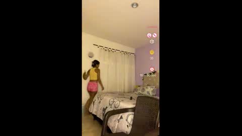 Snapshot of valeriah_7 chatting on 24, 10, 2025 valeria  online show from 24, 10, 2025