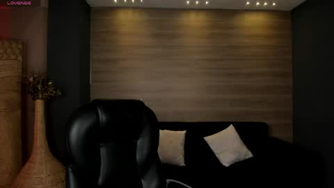 Snapshot of valeriaroldanx chatting on 22, 4, 2026 Valeria online show from 22, 4, 2026