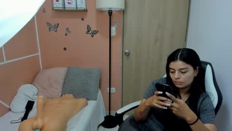 Snapshot of valerihouse chatting on 23, 12, 2024 Juli C online show from 23, 12, 2024