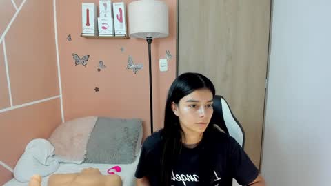 Snapshot of valerihouse chatting on 24, 12, 2024 Juli C online show from 24, 12, 2024