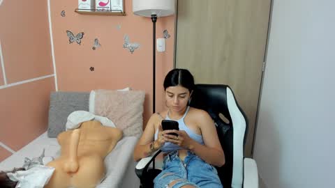 Snapshot of valerihouse chatting on 17, 1, 2025 Juli C online show from 17, 1, 2025