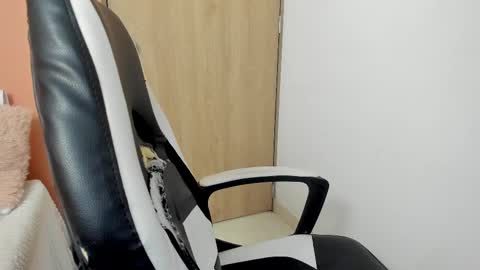 Snapshot of valerihouse chatting on 15, 2, 2025 Juli C online show from 15, 2, 2025