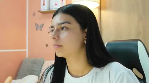 Snapshot of valerihouse chatting on 24, 2, 2025 Juli C online show from 24, 2, 2025
