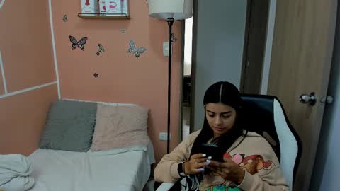 Snapshot of valerihouse chatting on 6, 3, 2025 Juli C online show from 6, 3, 2025