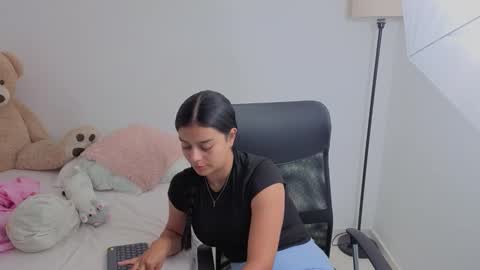 Snapshot of valerihouse chatting on 25, 9, 2025 Juli C online show from 25, 9, 2025