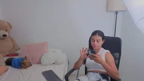Snapshot of valerihouse chatting on 17, 10, 2025 Juli C online show from 17, 10, 2025