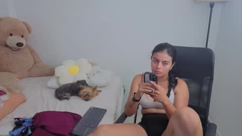Snapshot of valerihouse chatting on 22, 10, 2025 Juli C online show from 22, 10, 2025