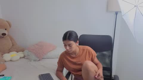 Snapshot of valerihouse chatting on 23, 10, 2025 Juli C online show from 23, 10, 2025