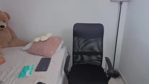 Snapshot of valerihouse chatting on 24, 10, 2025 Juli C online show from 24, 10, 2025