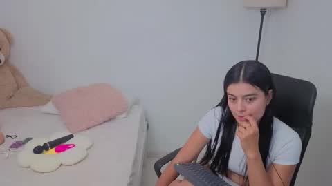 Snapshot of valerihouse chatting on 25, 10, 2025 Juli C online show from 25, 10, 2025