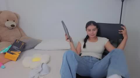 Snapshot of valerihouse chatting on 30, 10, 2025 Juli C online show from 30, 10, 2025