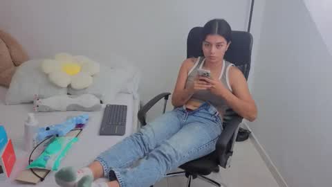 Snapshot of valerihouse chatting on 8, 11, 2025 Juli C online show from 8, 11, 2025