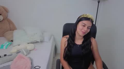 Snapshot of valerihouse chatting on 11, 11, 2025 Juli C online show from 11, 11, 2025