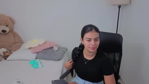 Snapshot of valerihouse chatting on 22, 11, 2025 Juli C online show from 22, 11, 2025