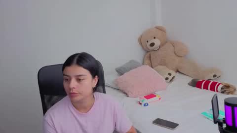 Snapshot of valerihouse chatting on 17, 12, 2025 Juli C online show from 17, 12, 2025