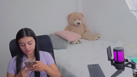 Snapshot of valerihouse chatting on 5, 2, 2026 Juli C online show from 5, 2, 2026