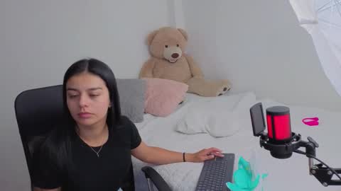 Snapshot of valerihouse chatting on 6, 2, 2026 Juli C online show from 6, 2, 2026