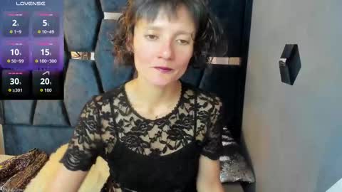 Snapshot of valery_more__ chatting on 8, 10, 2025 VALERY MORE online show from 8, 10, 2025