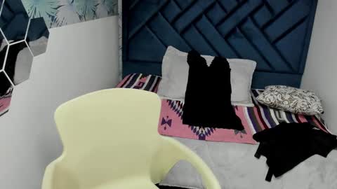 Snapshot of valery_more__ chatting on 25, 10, 2025 VALERY MORE online show from 25, 10, 2025