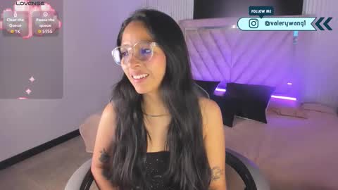 Snapshot of valery_wang chatting on 26, 11, 2025 Val online show from 26, 11, 2025