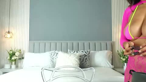 Snapshot of valerynova chatting on 25, 10, 2025 Carla online show from 25, 10, 2025