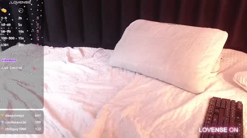 Valkiria moore  online show from 14, 12, 2024