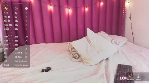 Valkiria moore  online show from 20, 12, 2024