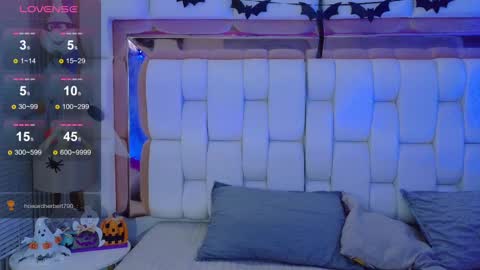 Valkiria moore  online show from 6, 10, 2025