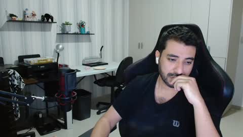 Snapshot of vallartamexi chatting on 7, 10, 2025 Roberto Carlos online show from 7, 10, 2025