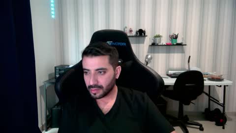 Snapshot of vallartamexi chatting on 18, 10, 2025 Roberto Carlos online show from 18, 10, 2025