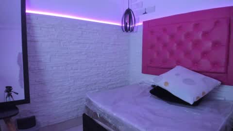 Snapshot of valloletsamar chatting on 8, 2, 2025 Vallolet Peach  online show from 8, 2, 2025