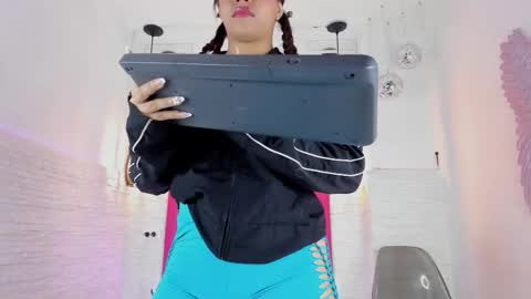 Snapshot of valloletsamar chatting on 9, 2, 2025 Vallolet Peach  online show from 9, 2, 2025