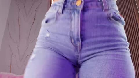 Snapshot of valloletsamar chatting on 17, 10, 2025 Vallolet Peach  online show from 17, 10, 2025