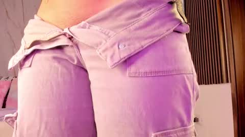 Snapshot of valloletsamar chatting on 9, 11, 2025 Vallolet Peach online show from 9, 11, 2025