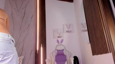 Snapshot of valloletsamar chatting on 14, 11, 2025 Vallolet Peach online show from 14, 11, 2025