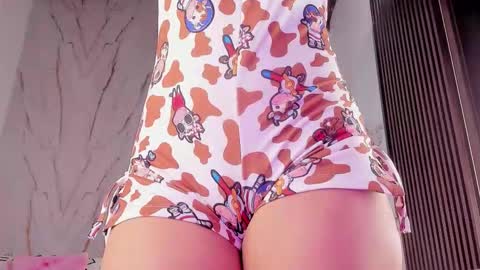 Snapshot of valloletsamar chatting on 4, 12, 2025 Vallolet Peach online show from 4, 12, 2025