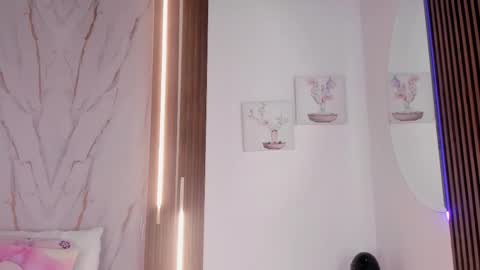 Vallolet Peach  online show from 13, 2, 2026