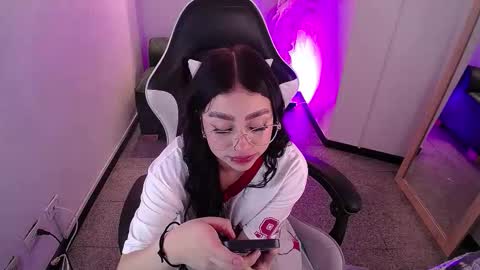 Snapshot of vallolett__ chatting on 4, 2, 2026 vallolett__ online show from 4, 2, 2026