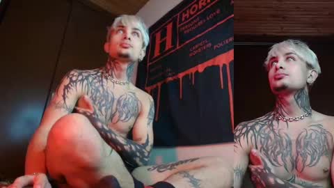 david guzman i model independenthelp me with a thumbs up online show from 26, 2, 2025