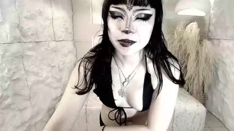 vampkitty_r online show from 4, 2, 2026