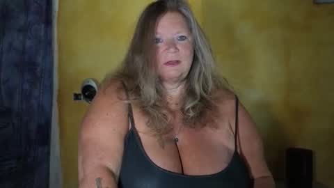 Snapshot of vampwoman chatting on 16, 5, 2026 vampwoman online show from 16, 5, 2026