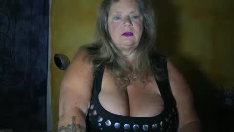 Snapshot of vampwoman chatting on 24, 5, 2026 vampwoman online show from 24, 5, 2026