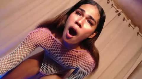 Snapshot of vampy_ebony_laxine chatting on 22, 10, 2025 vampy_ebony_laxine online show from 22, 10, 2025