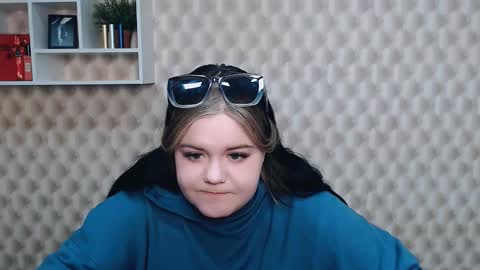 Snapshot of vandaray_ chatting on 10, 3, 2025 Vanda online show from 10, 3, 2025