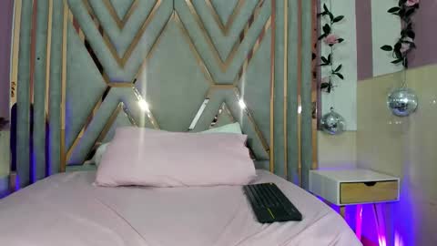 vanesaa_mejia online show from 9, 11, 2025