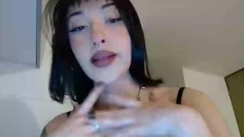 Snapshot of vanesaafoxx chatting on 6, 2, 2026 Vans online show from 6, 2, 2026